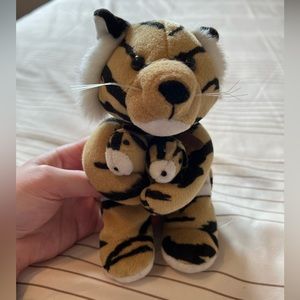 PLUSH CREATIONS INC. BEAN BAG FRIENDS TIGER Mom With Cubs Vintage